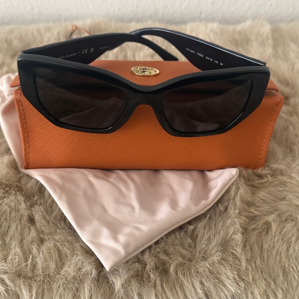 TORY BURCH Polarized Women's Black Squared Cat Eye Sunglasses - Picture 10 of 12